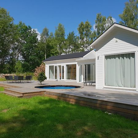 Cabin In The Forest With Spa Bath Västra Torup Εξωτερικό φωτογραφία
