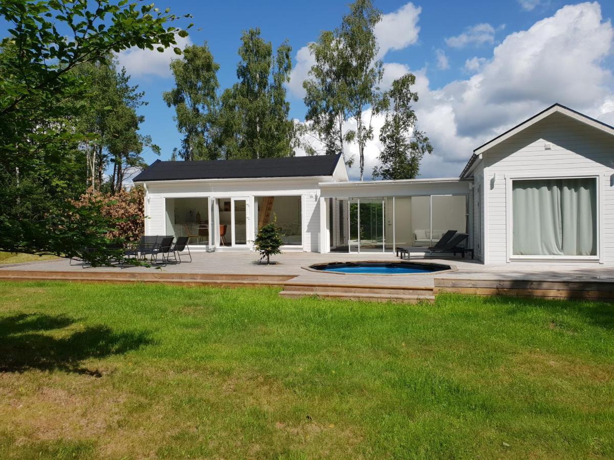 Cabin In The Forest With Spa Bath Västra Torup Εξωτερικό φωτογραφία